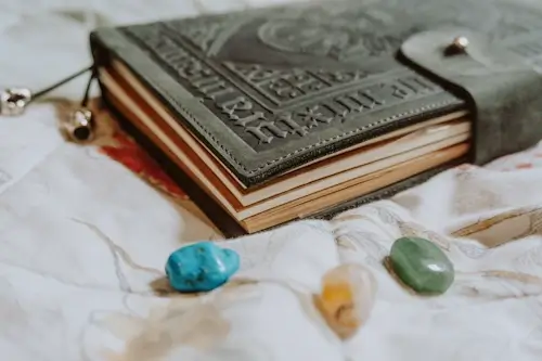 Veja mais sobre o Grimório, o livro de magia