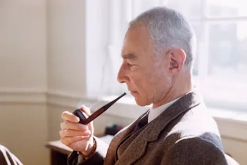 Saiba um pouco mais sobre a Vida e desafios de J. Robert Oppenheimer