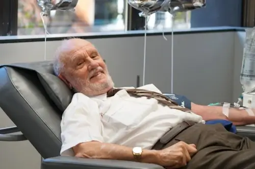 Conheça James Harrison um médico que salvou mais de 2 milhões de bebês
