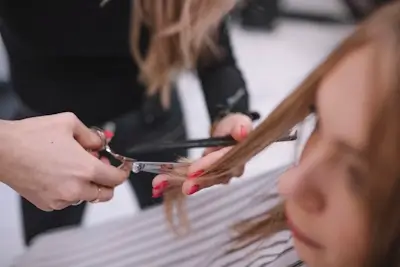 Confira Sonhar cortando o cabelo – o que significa