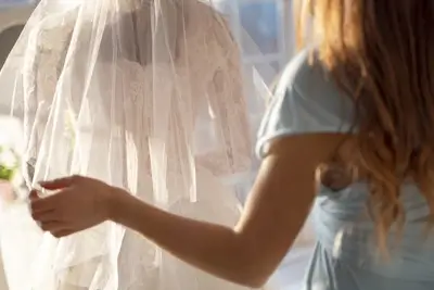 Confira Sonhar com vestido de noiva o que significa