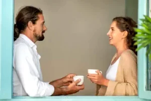 10 maneiras de alguém revelar que está atraído por você