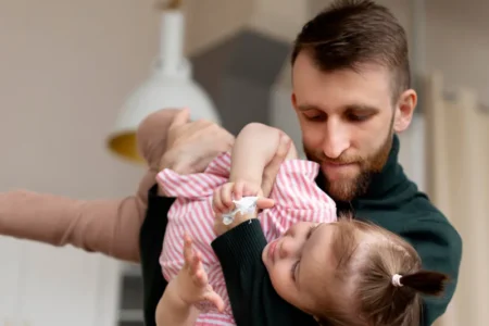 Leão como pai: Orgulhoso, apaixonado e protetor da família