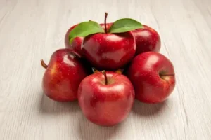 Simpatia simples com uma maçã para encontrar sua alma gêmea