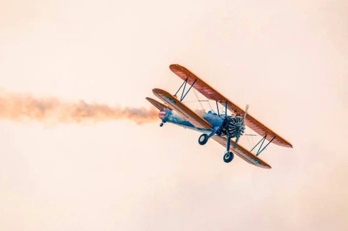 Sonhar com avião caindo: confira alguns significados desse sonho perturbador