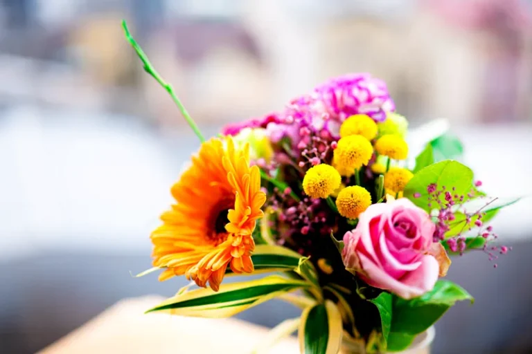 Sonhar com flores: o que significa e como usar essa mensagem a seu favor